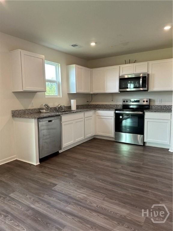 211 Foster St - Photo 4 of 22