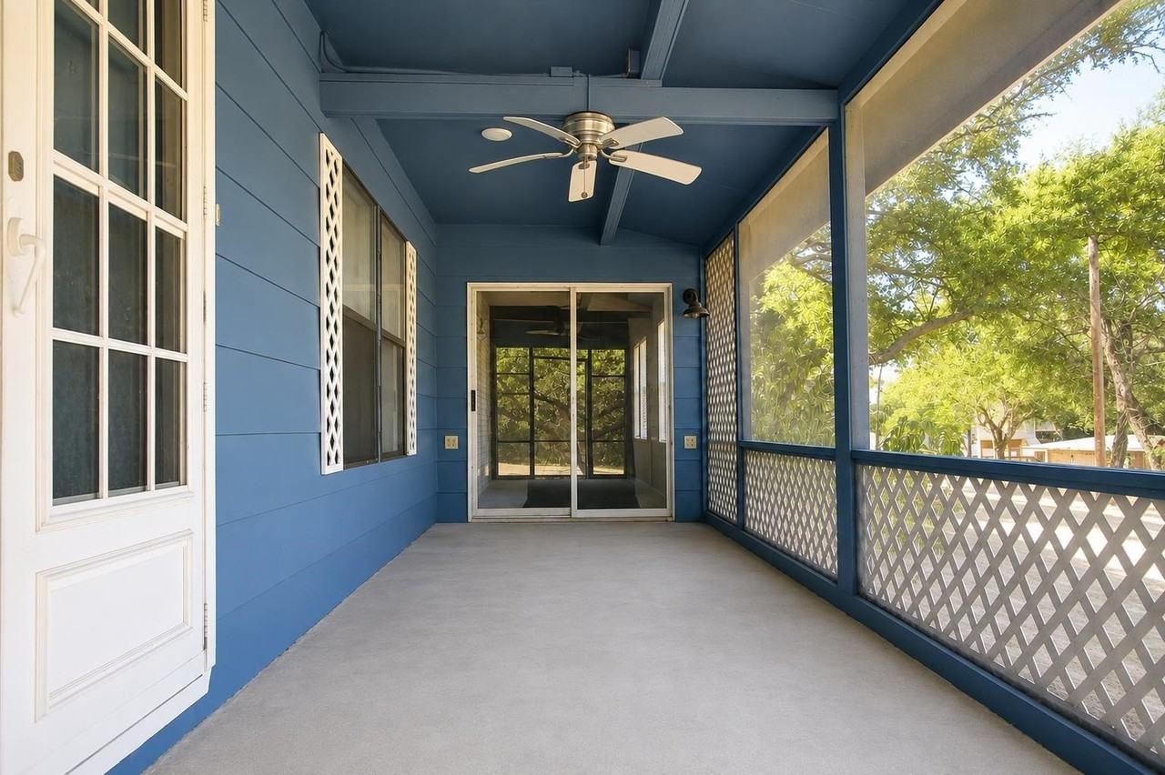 222 Watkins Pt - Photo 2 of 26