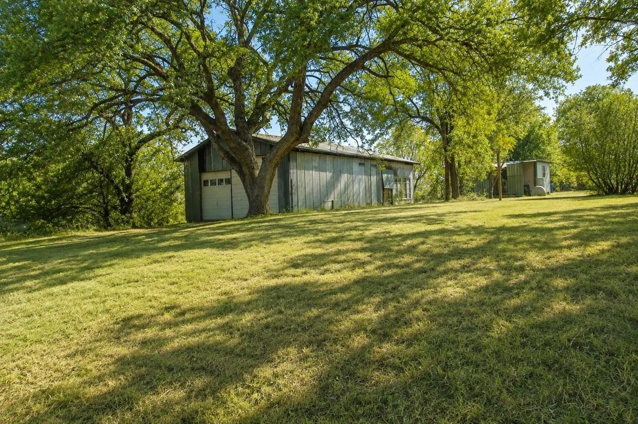 222 Watkins Pt - Photo 5 of 26