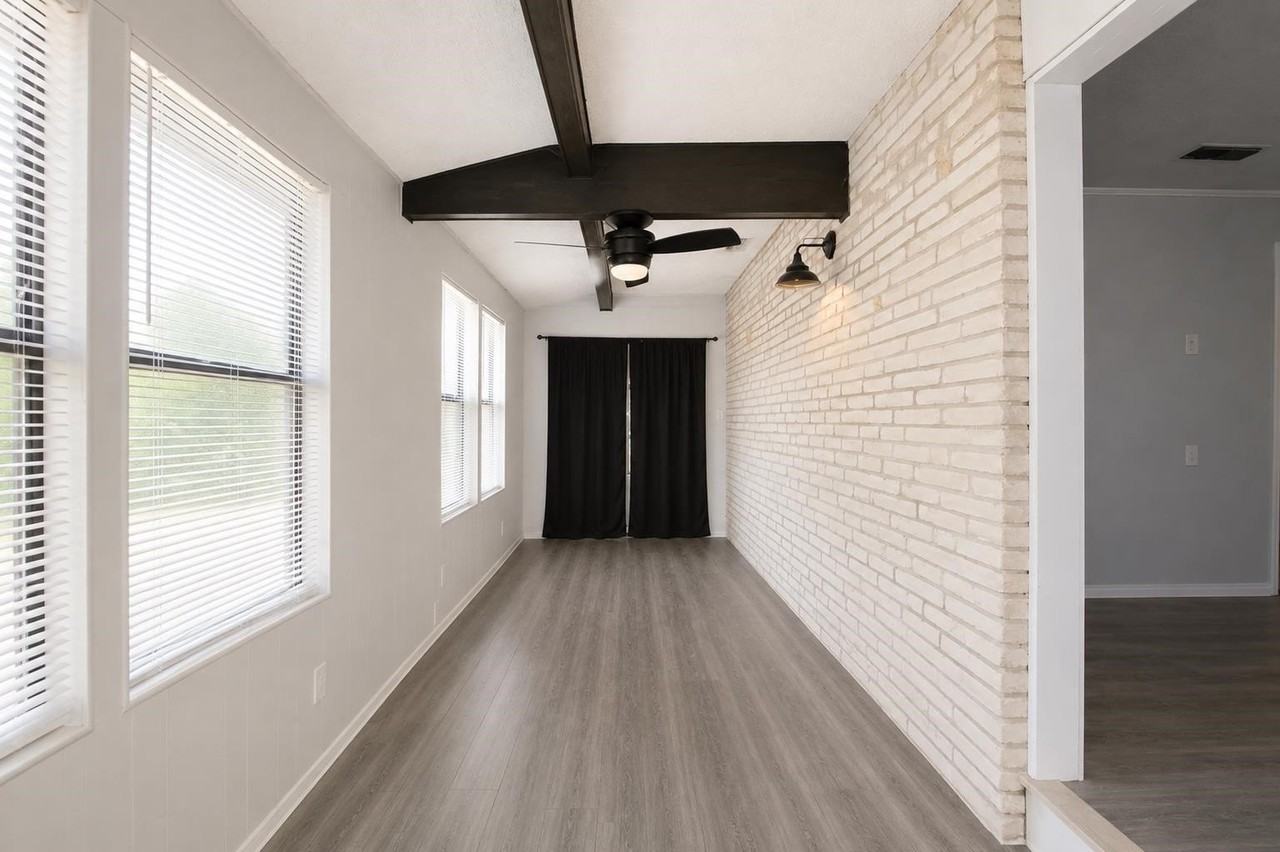 222 Watkins Pt - Photo 6 of 26