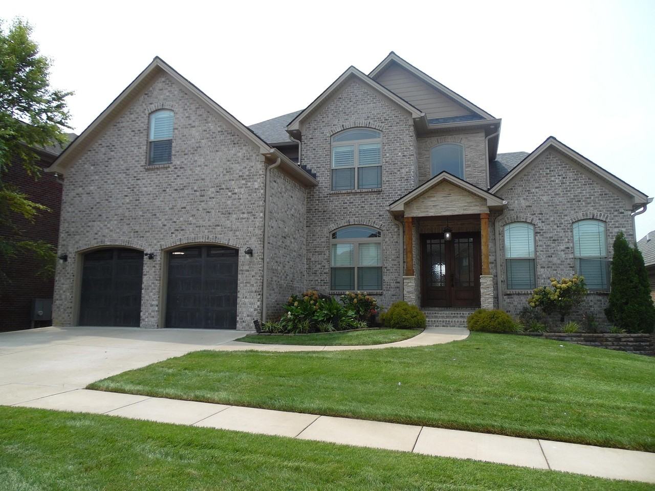 2331 Coroneo Ln - Photo 2 of 30