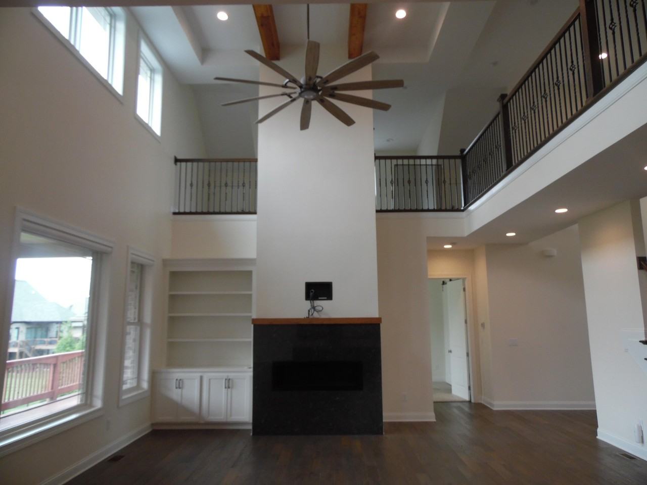 2331 Coroneo Ln - Photo 4 of 30