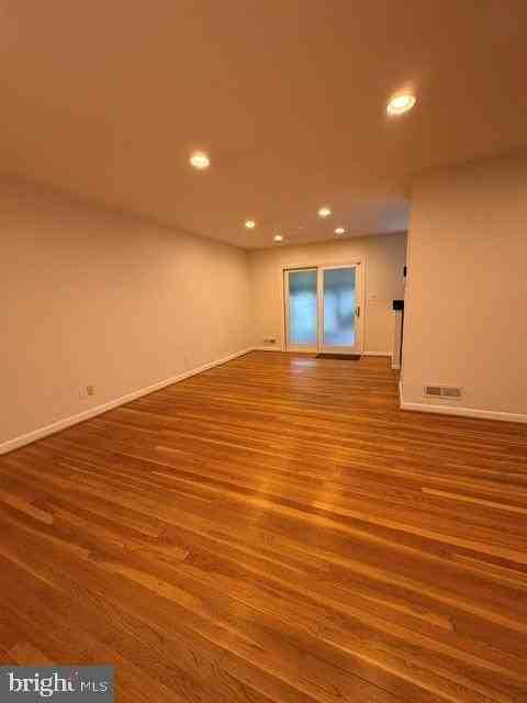 7016 Roundtree Rd - Photo 3 of 25