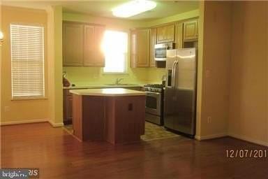21197 Mcfadden Sq - Photo 3 of 7