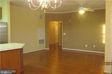 21197 Mcfadden Sq - Photo 4 of 7