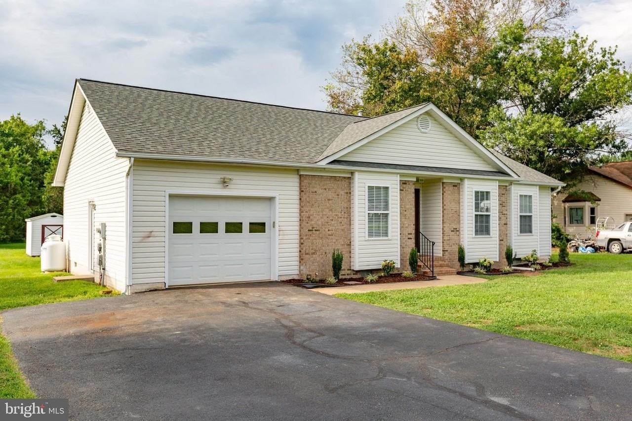205 Old Landing Ct - Photo 3 of 39
