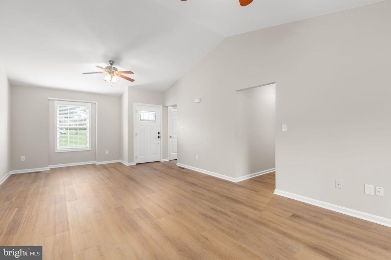 205 Old Landing Ct - Photo 6 of 39