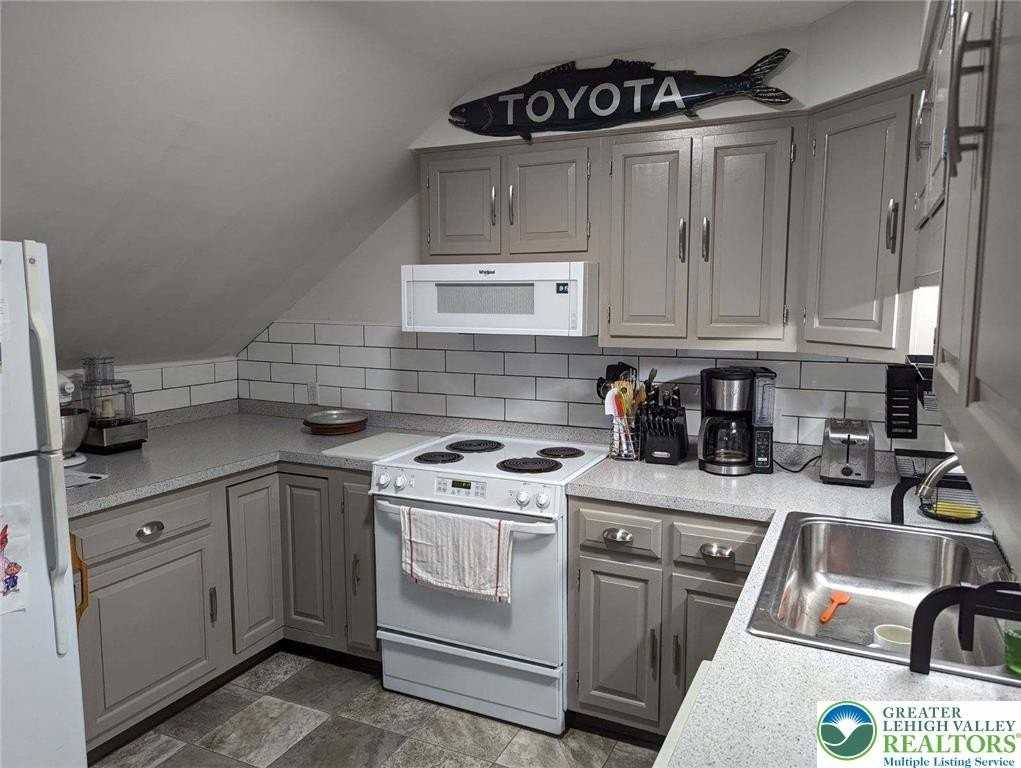 530 Penn St #2 - Photo 5 of 24