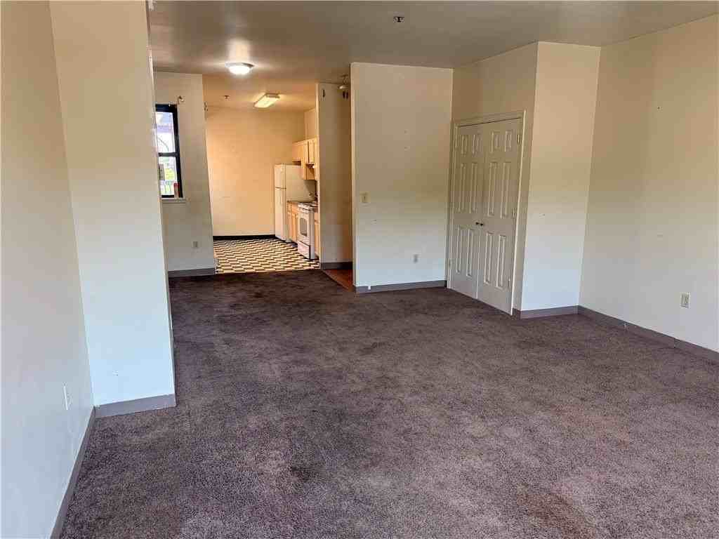 823 E 4th St #4 - Photo 3 of 17