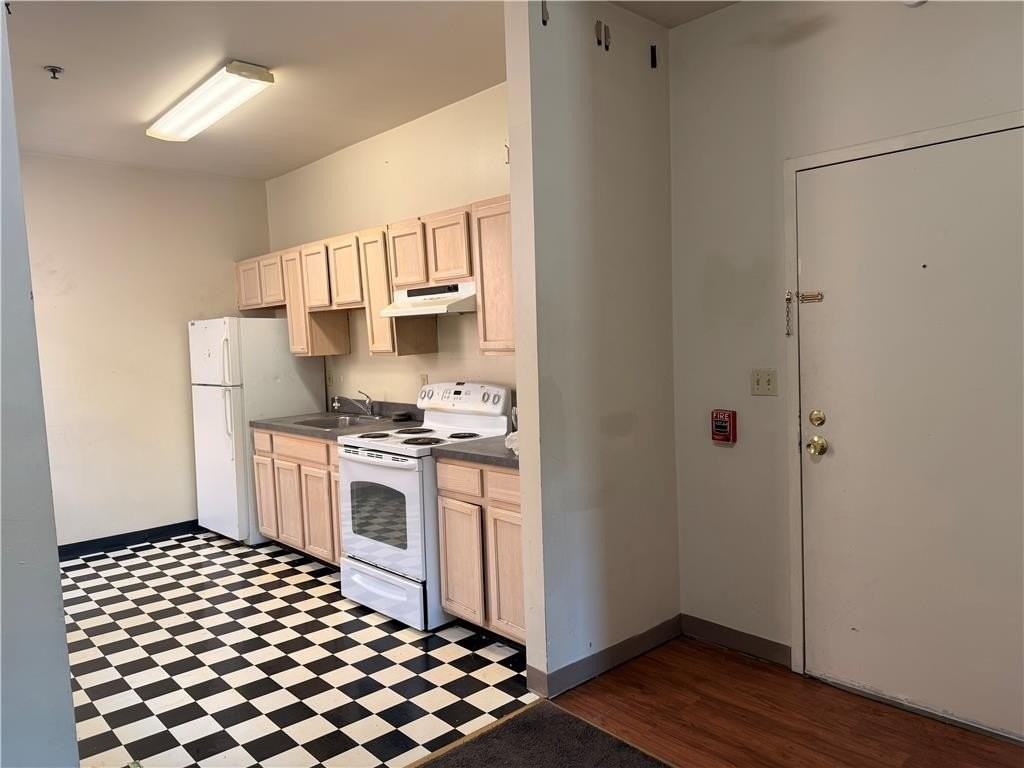 823 E 4th St #4 - Photo 4 of 17