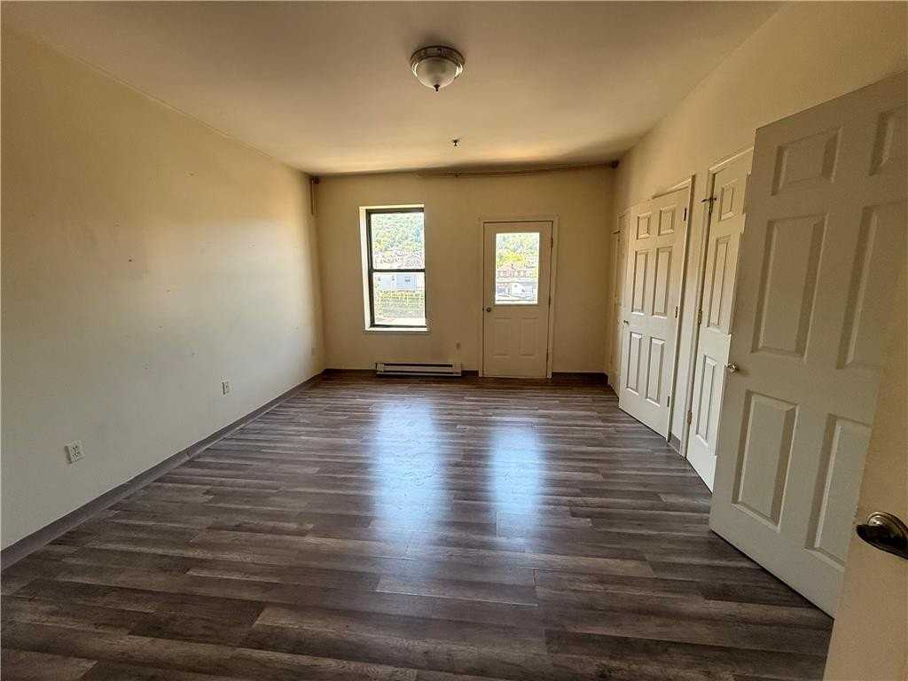 823 E 4th St #4 - Photo 7 of 17