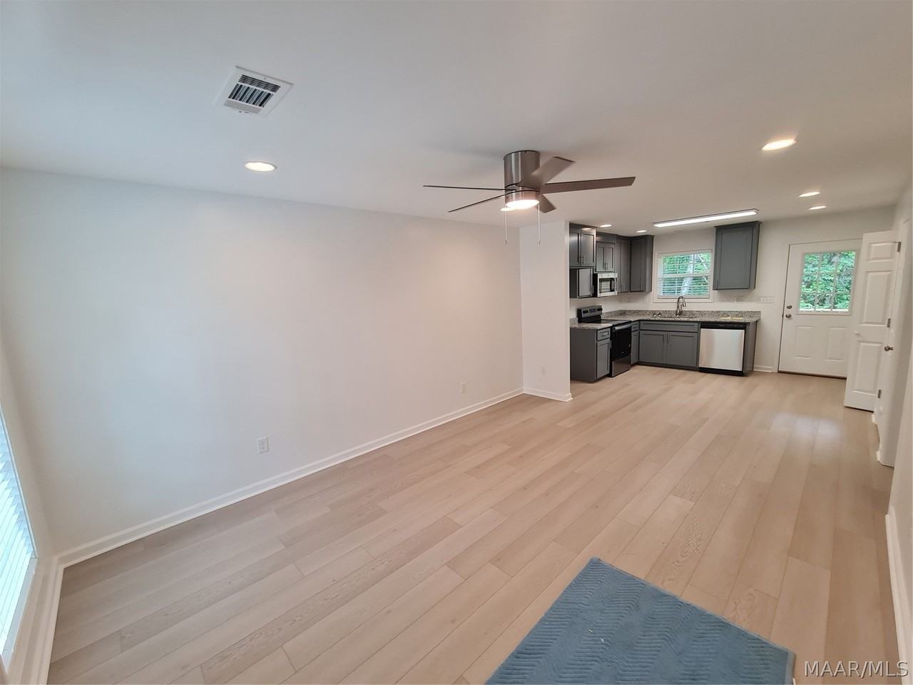 516 N Northington St - Photo 2 of 17