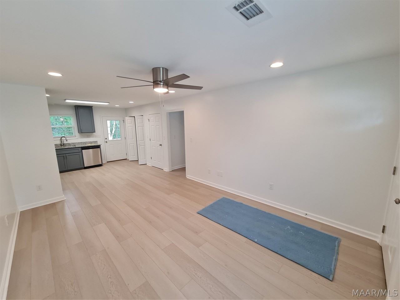 516 N Northington St - Photo 3 of 17