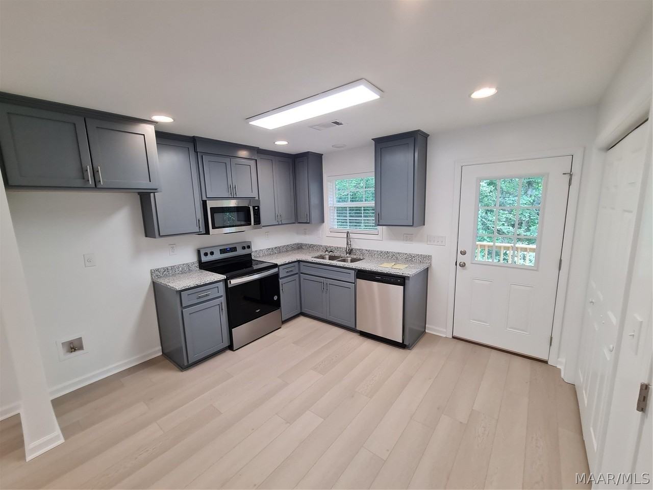 516 N Northington St - Photo 6 of 17