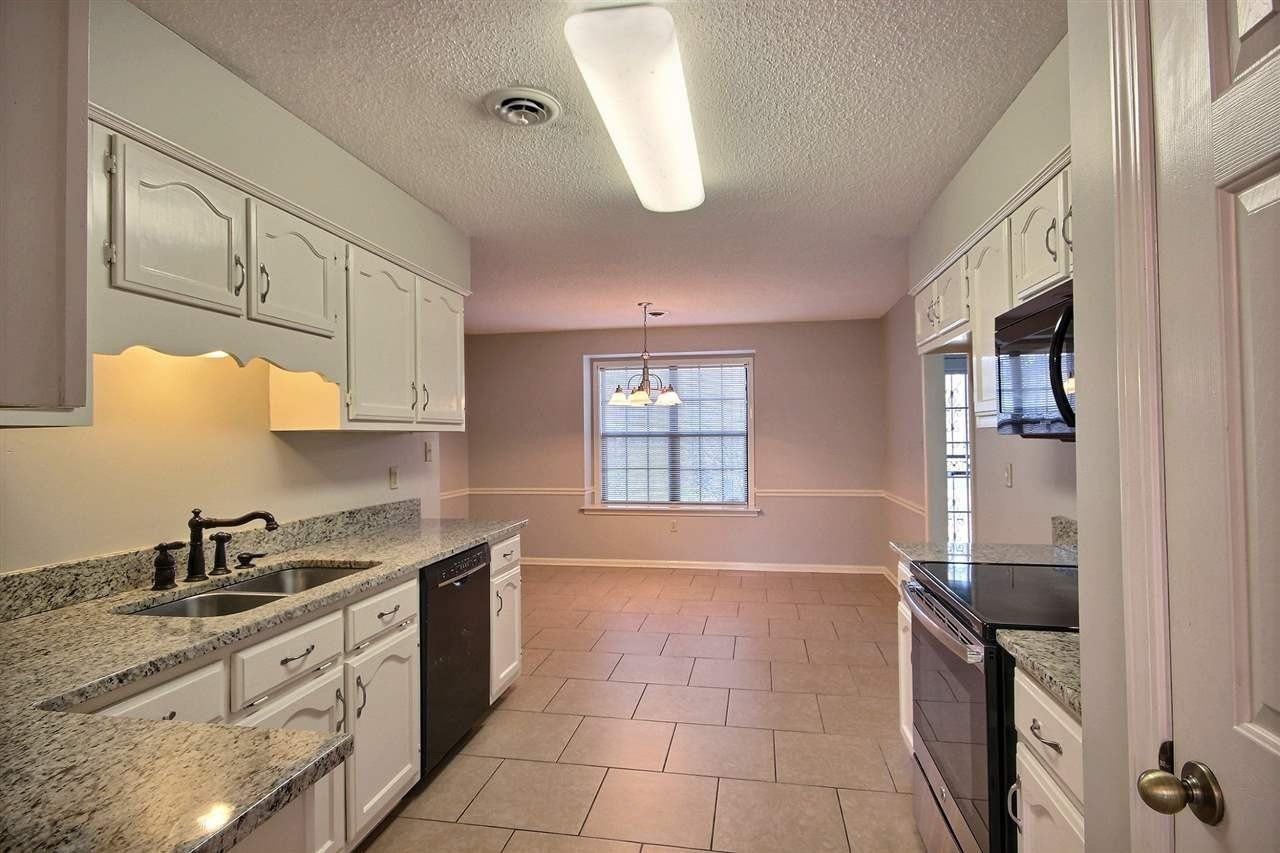 290 Scarletts Way - Photo 4 of 17