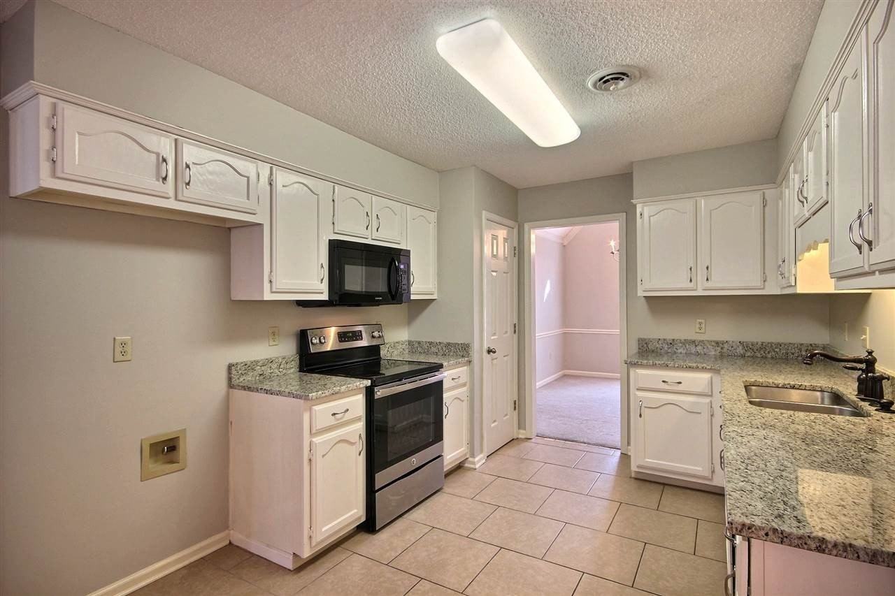 290 Scarletts Way - Photo 5 of 17