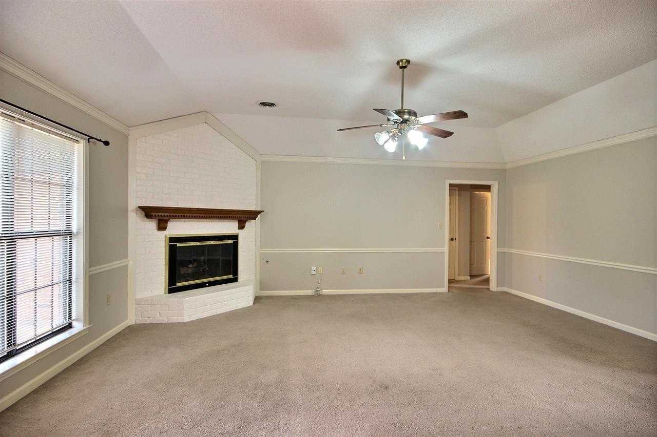 290 Scarletts Way - Photo 7 of 17