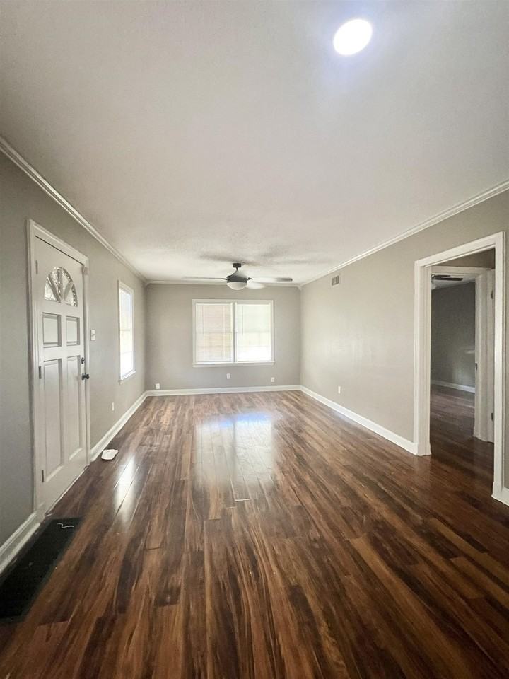 1515 Hope St - Photo 2 of 8