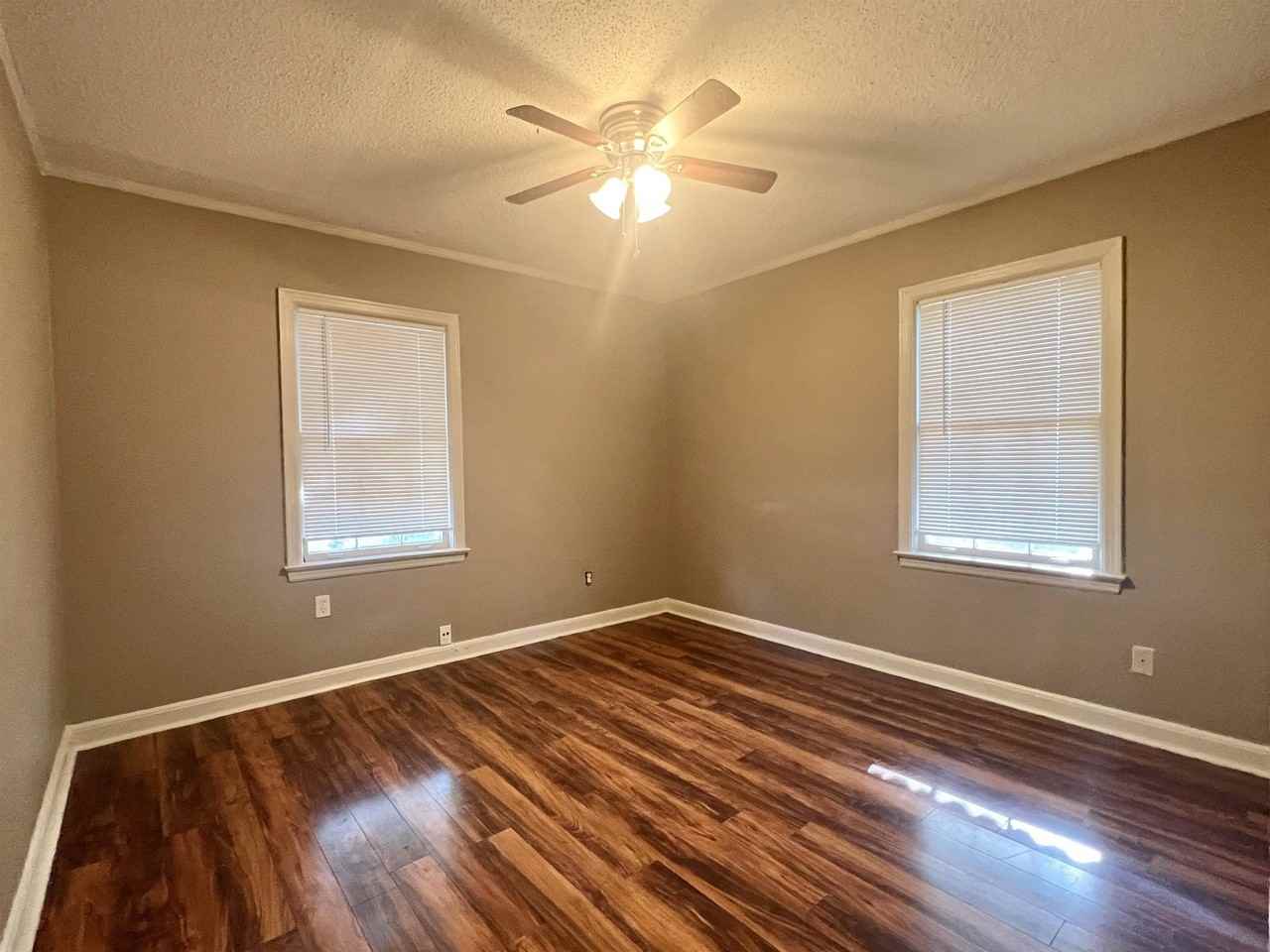 1515 Hope St - Photo 4 of 8