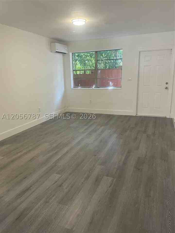 1831 Nw 41st St #1833 - Photo 4 of 7