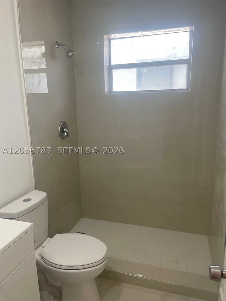 1831 Nw 41st St #1833 - Photo 6 of 7