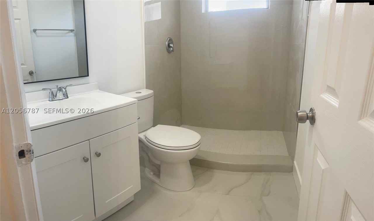 1831 Nw 41st St #1833 - Photo 7 of 7