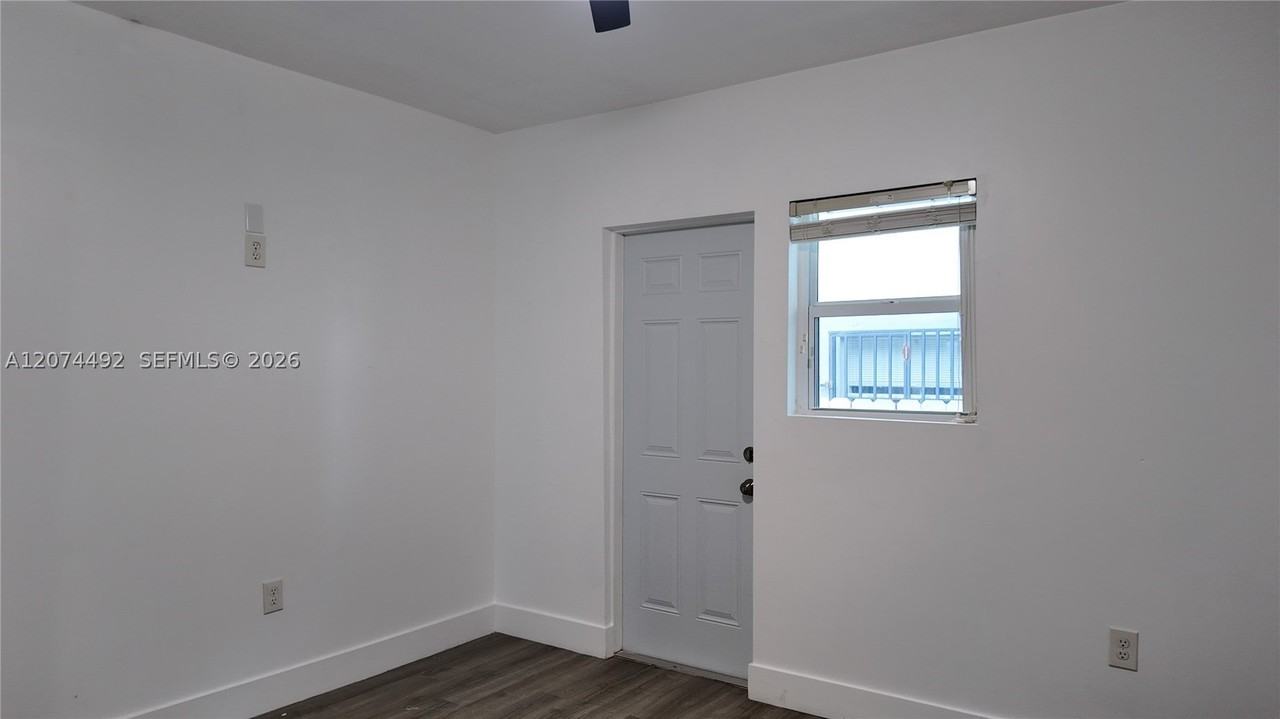 314 Sw 10th Ave #1 - Photo 4 of 18