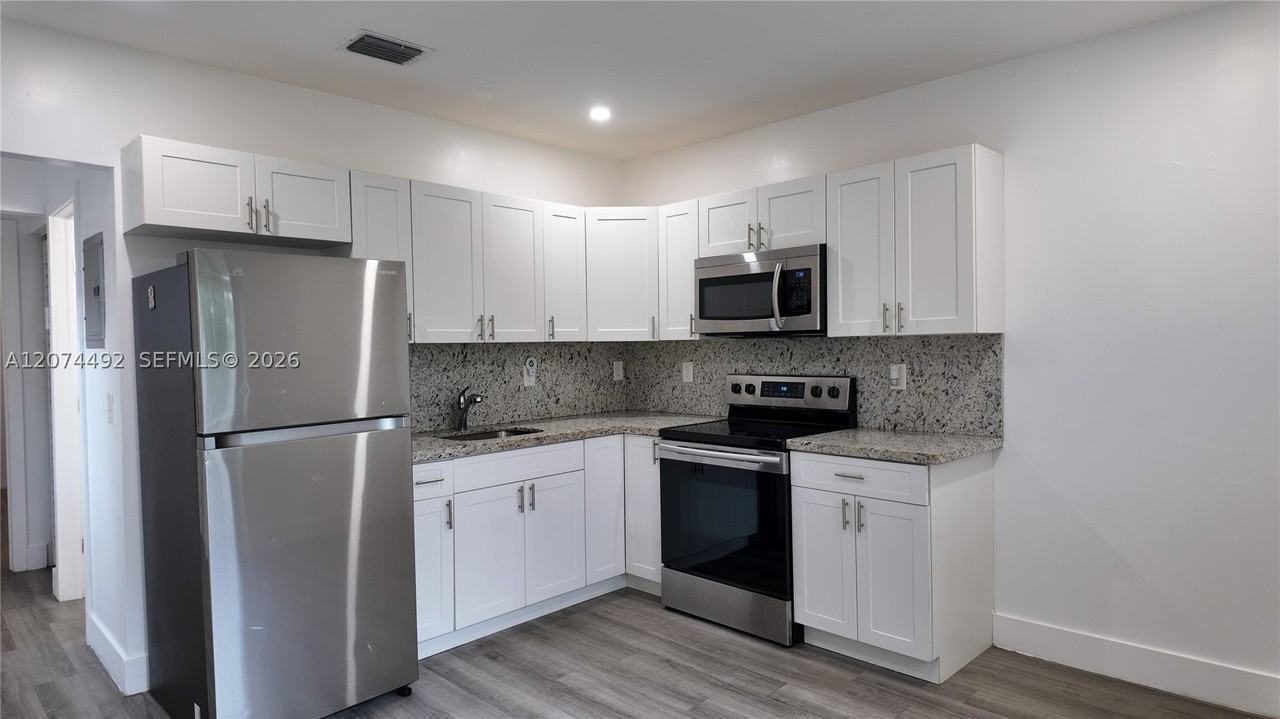 314 Sw 10th Ave #1 - Photo 5 of 18