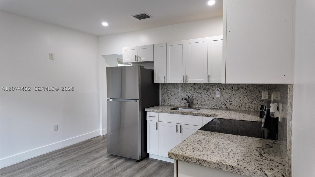 314 Sw 10th Ave #1 - Photo 6 of 18