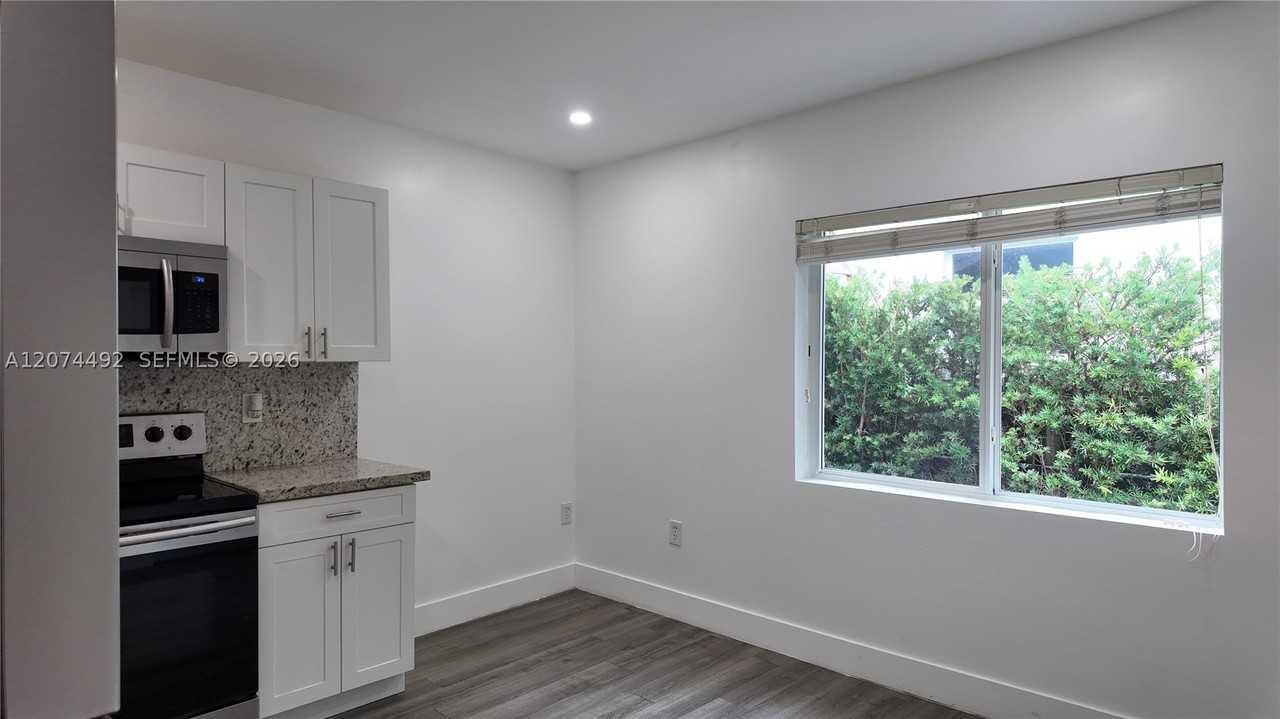 314 Sw 10th Ave #1 - Photo 7 of 18