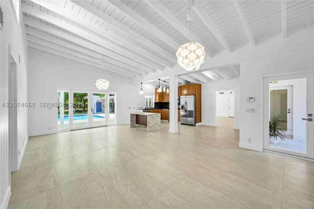 7480 Sw 122nd St - Photo 2 of 43