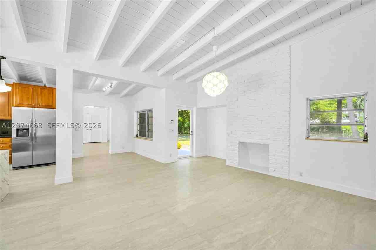 7480 Sw 122nd St - Photo 5 of 43