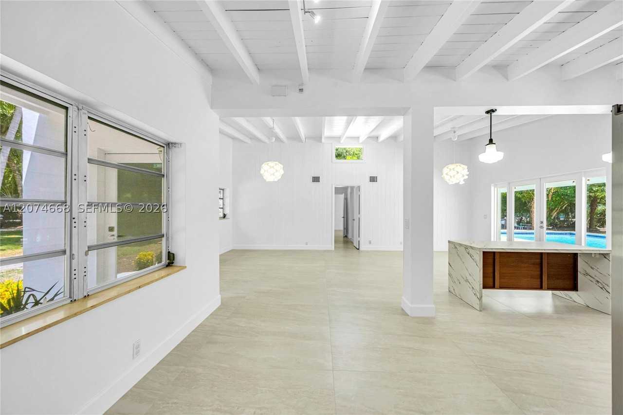 7480 Sw 122nd St - Photo 6 of 43