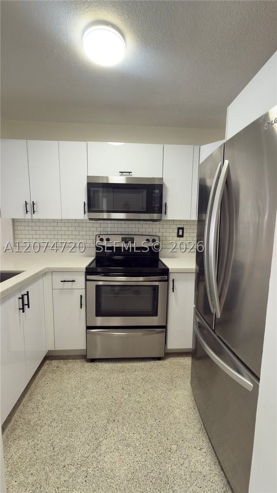 755 Sw 6th St #6 - Photo 2 of 14