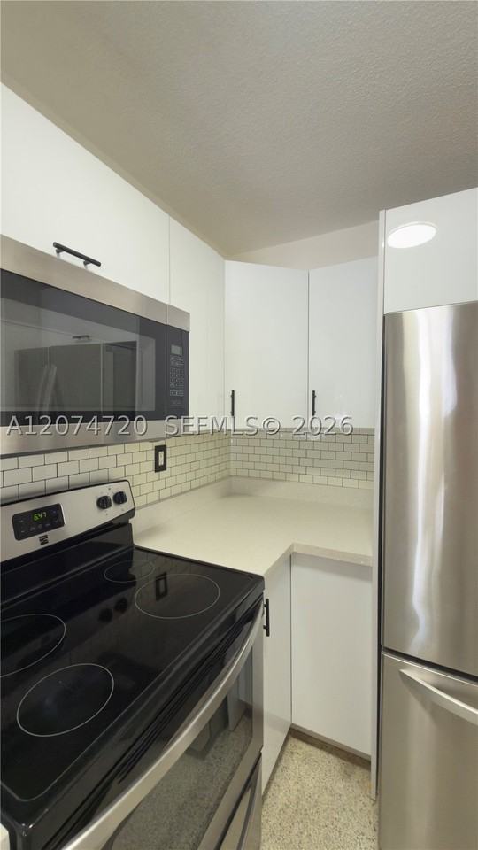755 Sw 6th St #6 - Photo 3 of 14