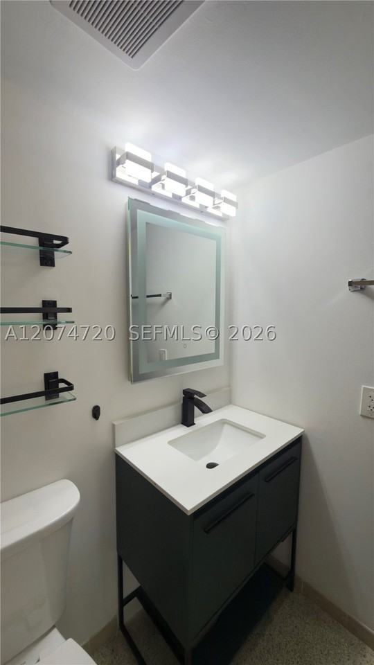 755 Sw 6th St #6 - Photo 5 of 14