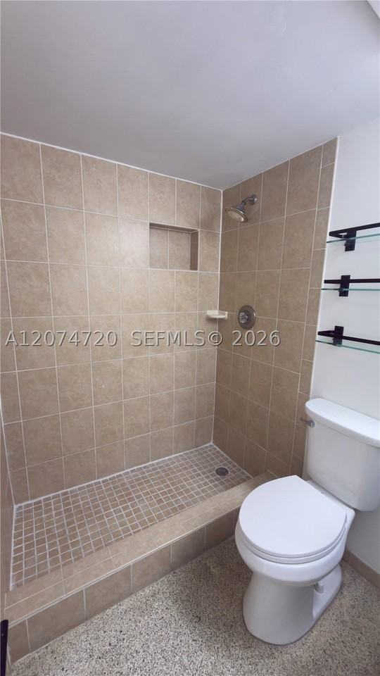 755 Sw 6th St #6 - Photo 6 of 14
