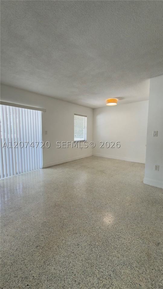 755 Sw 6th St #6 - Photo 7 of 14