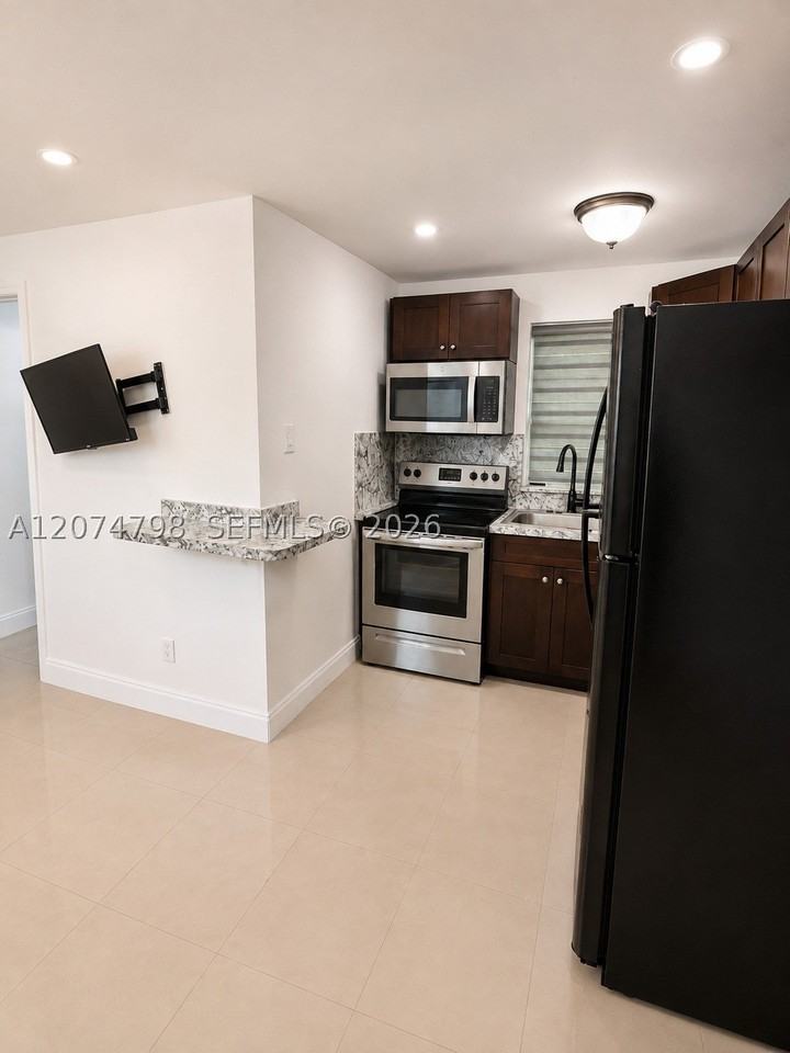 802 Nw 3rd Ter - Photo 2 of 30