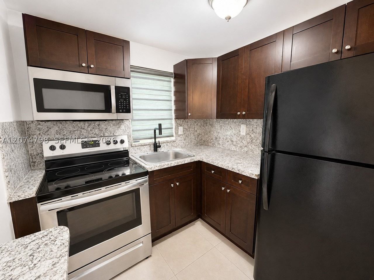 802 Nw 3rd Ter - Photo 3 of 30