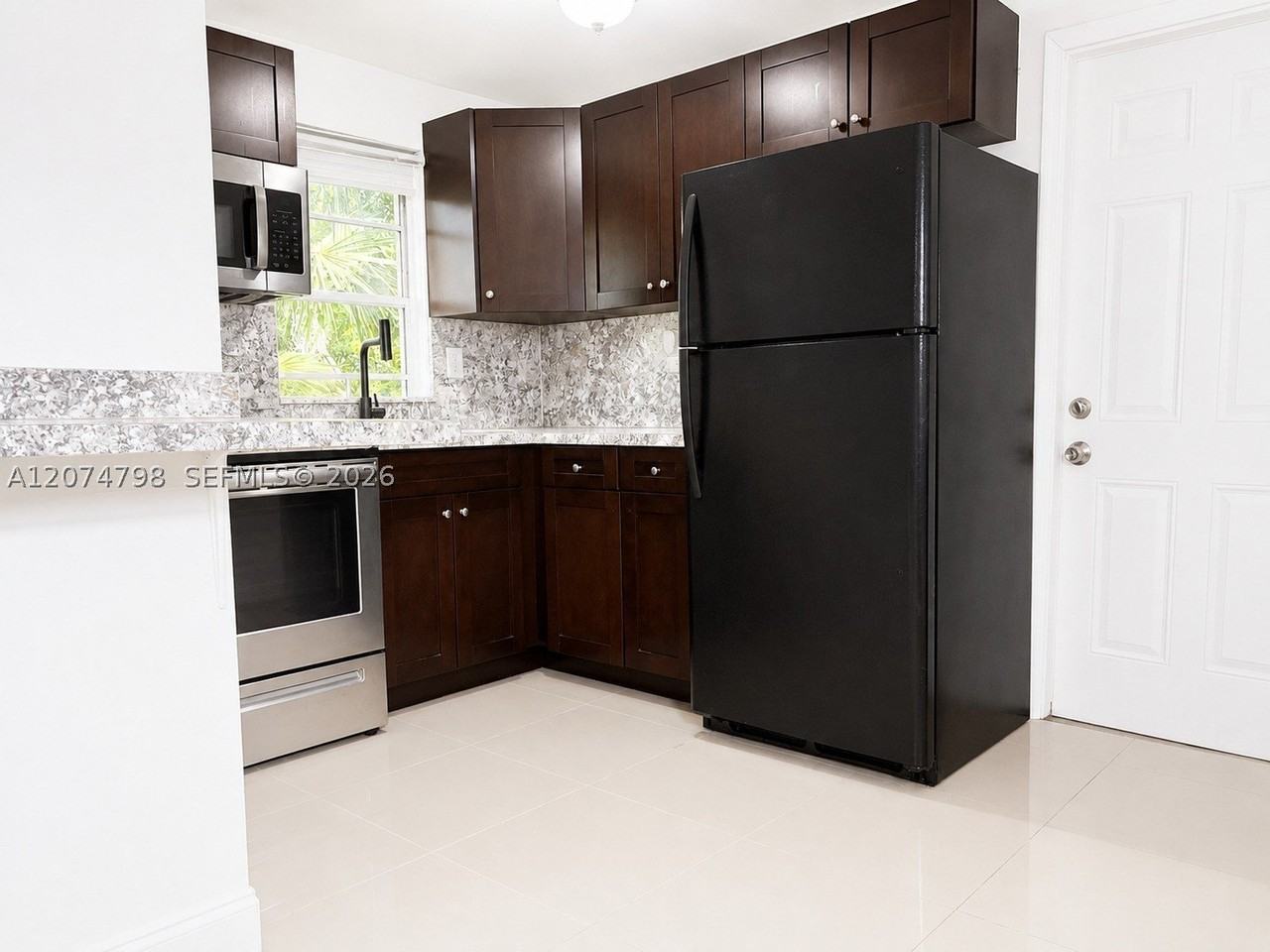 802 Nw 3rd Ter - Photo 5 of 30