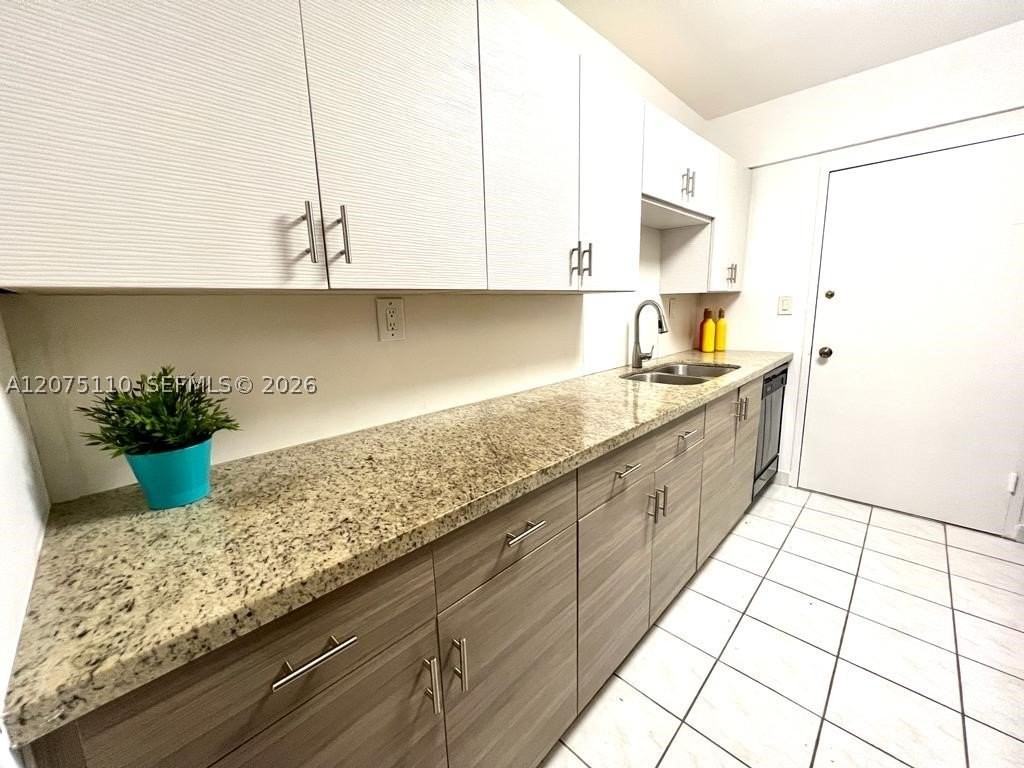 5401 Collins Ave #311 - Photo 4 of 18