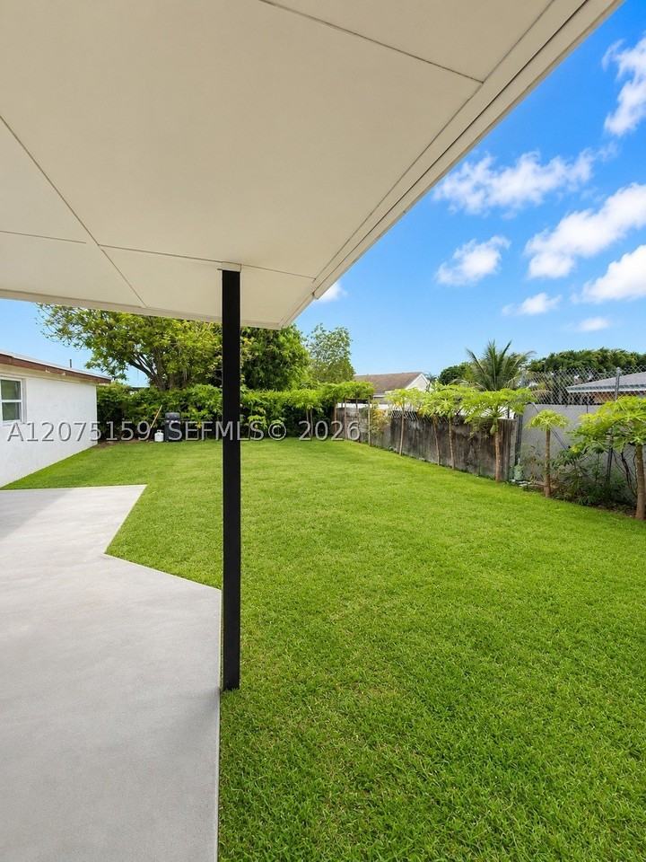 20600 Sw 118th Pl - Photo 2 of 10