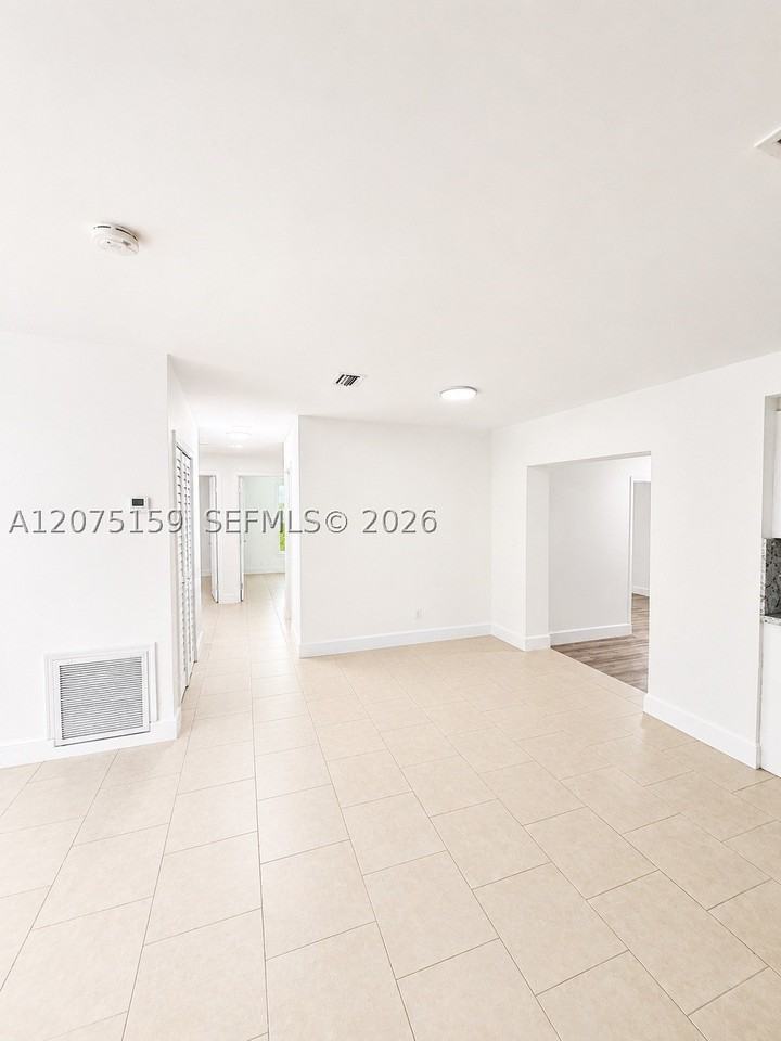20600 Sw 118th Pl - Photo 3 of 10