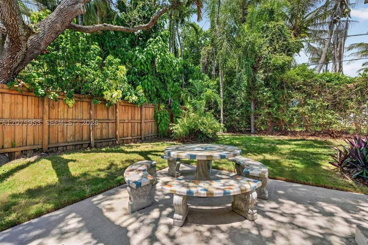 6629 Sw 65th St - Photo 6 of 44