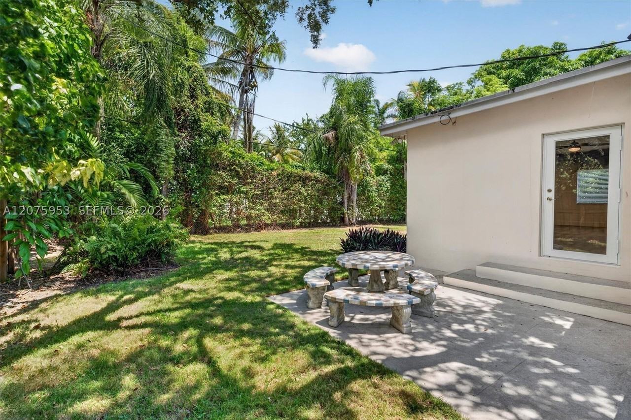 6629 Sw 65th St - Photo 7 of 44