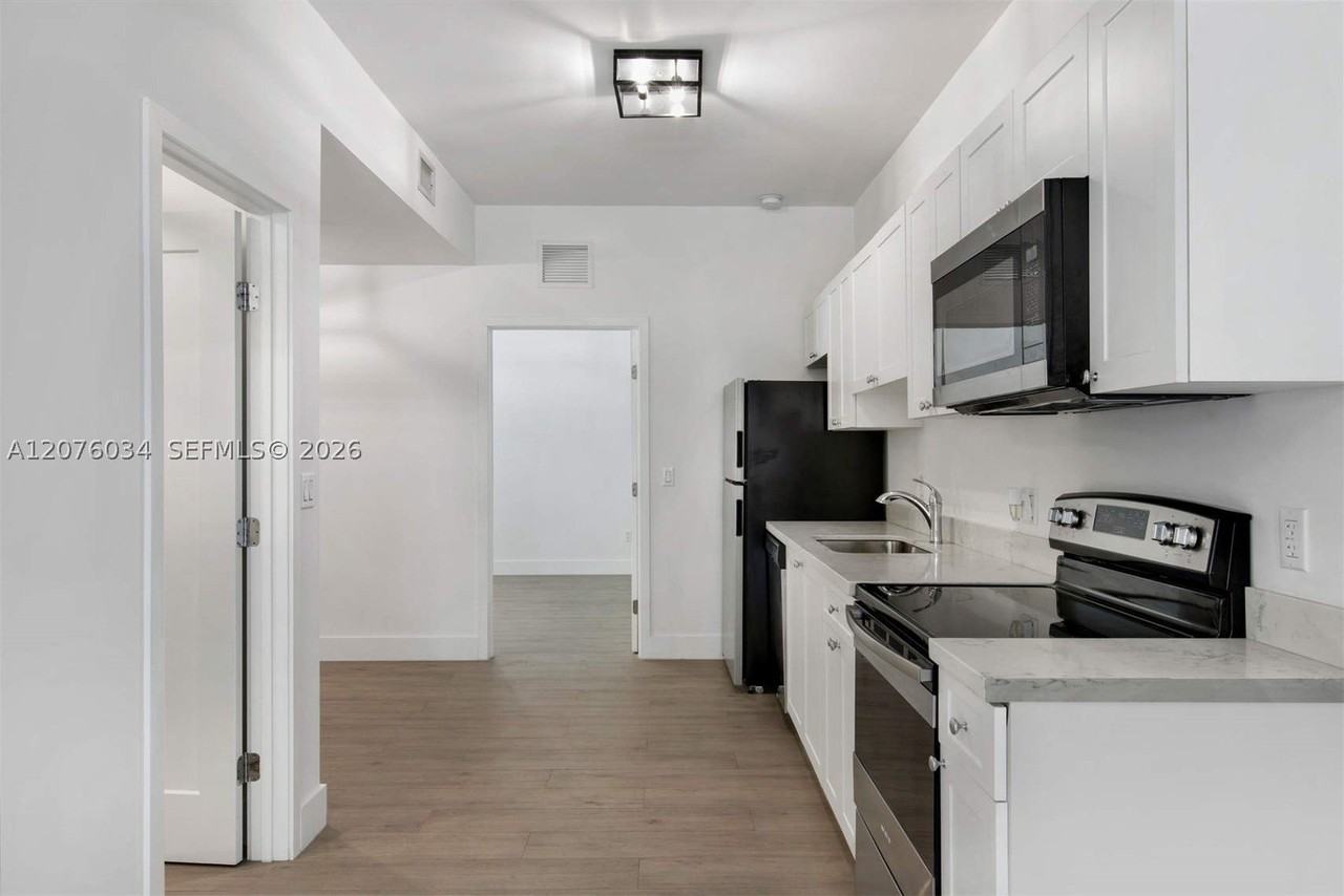 624 Santander Ave #1 - Photo 4 of 29