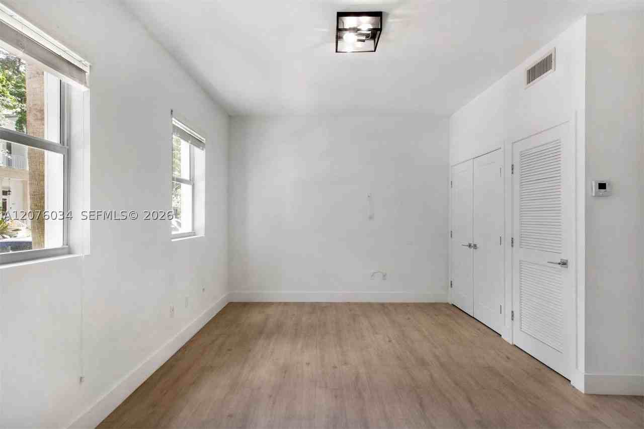 624 Santander Ave #1 - Photo 5 of 29