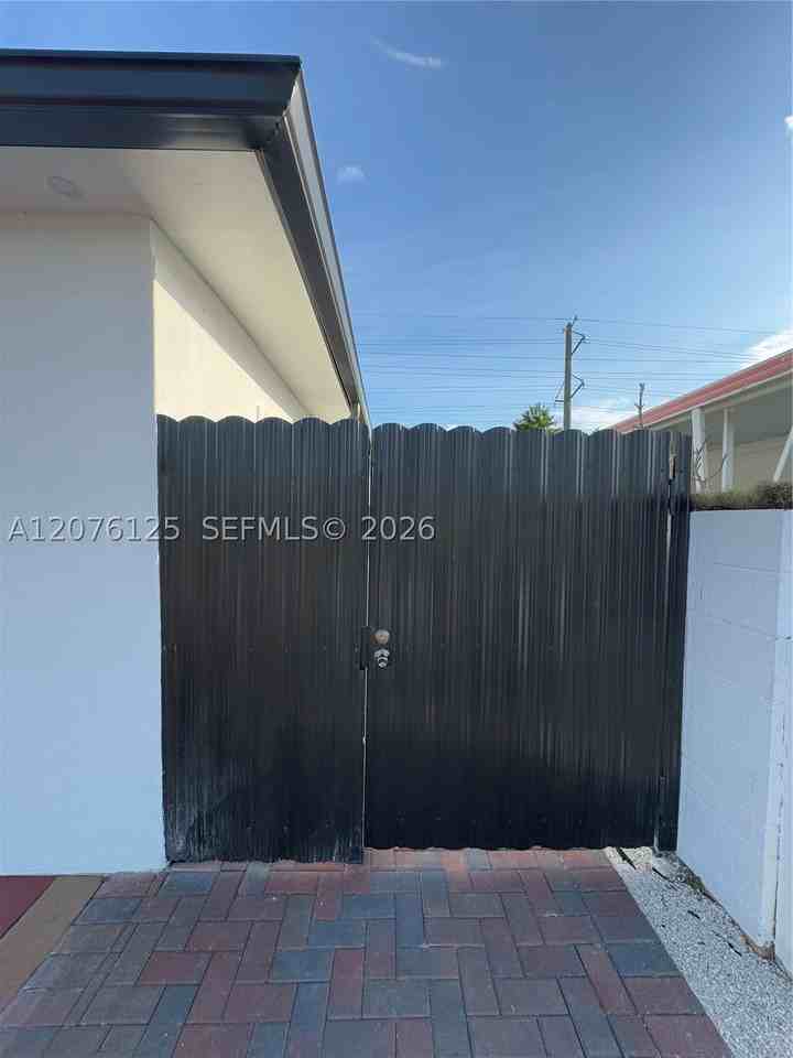 10330 Sw 35th Ter #0 - Photo 7 of 19