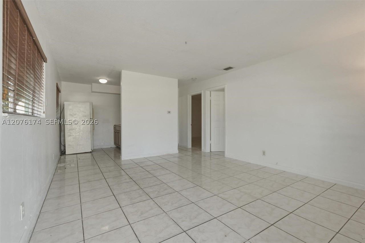 2140 Nw 21st Ter #N - Photo 4 of 24